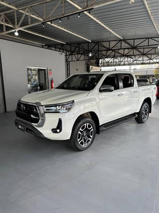 TOYOTA HILUX 2.8 D-4D TURBO DIESEL CD SRX 4X4 AUTOMÁTICO
